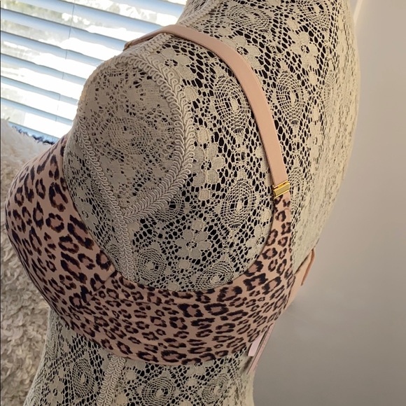 Bras - Picture 3 of 5